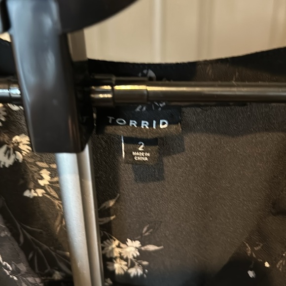 Torrid Graphic Black and White Blouse - Picture 3 of 4
